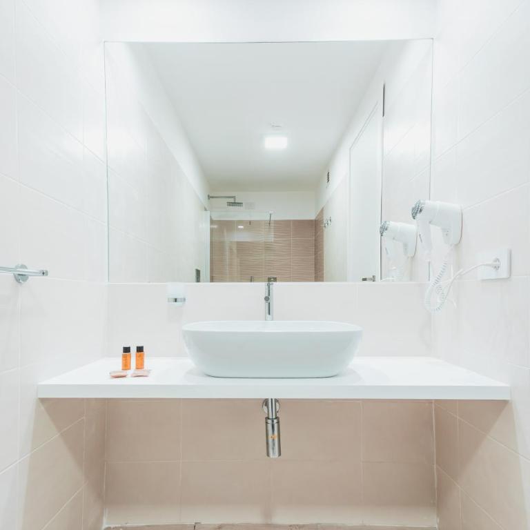 Hotel Fiore Di Maggio - Room on the Basement - 9