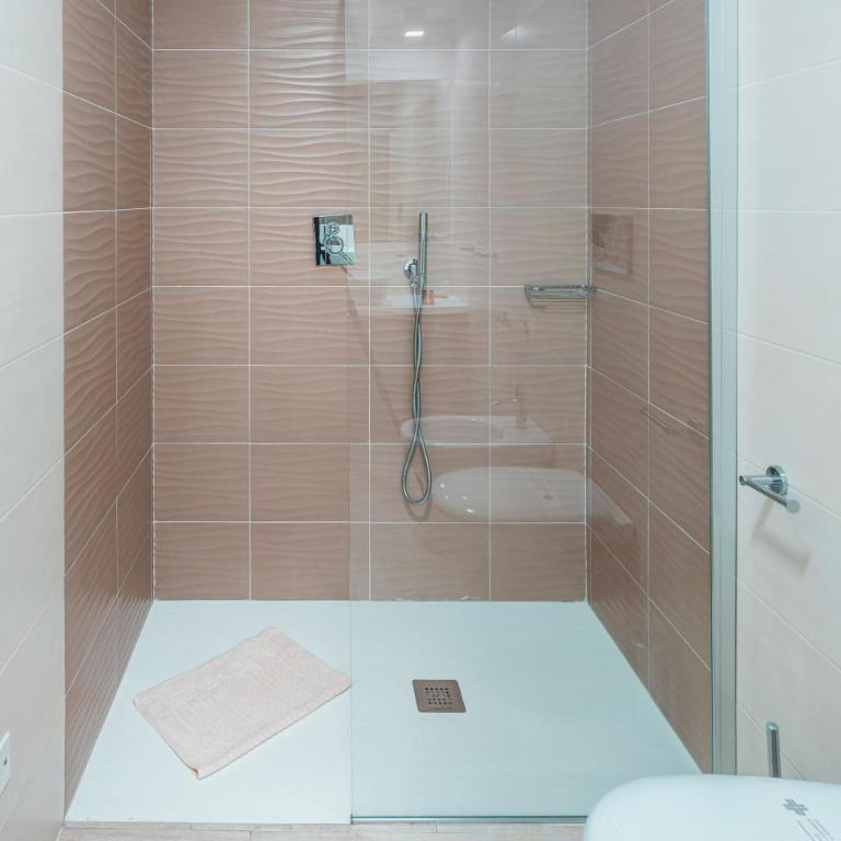 Hotel Fiore Di Maggio - Room on the Basement - 11