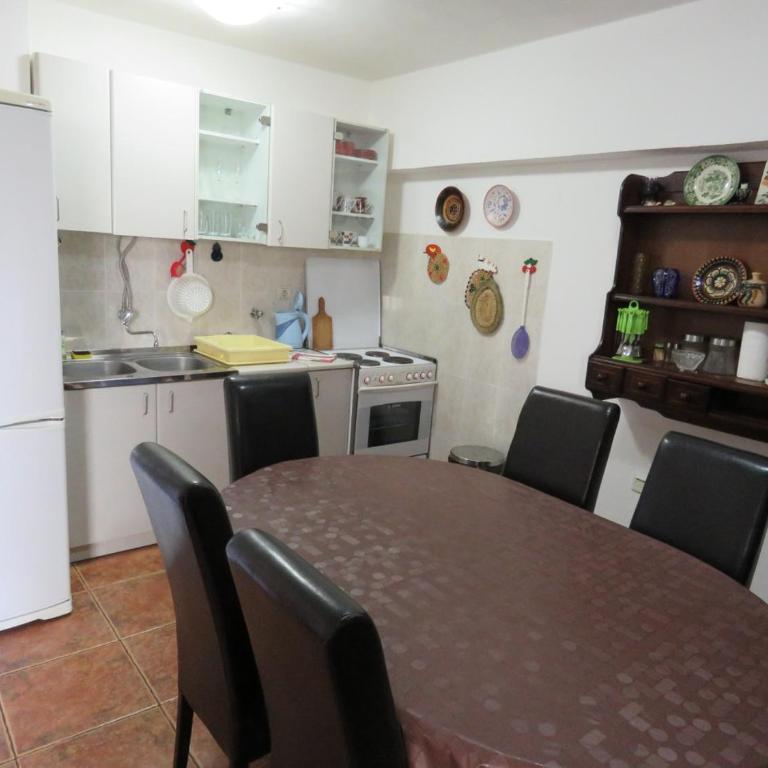 Apartmani Jasmina - Apartman sa 4 Spavaće Sobe - 3