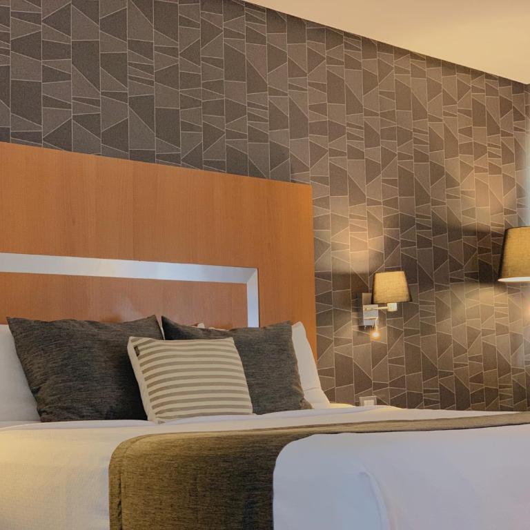 Hotel Mercury Inn - King Room - 5