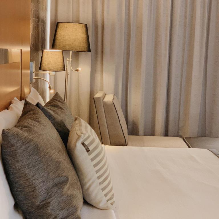 Hotel Mercury Inn - King Room - 1