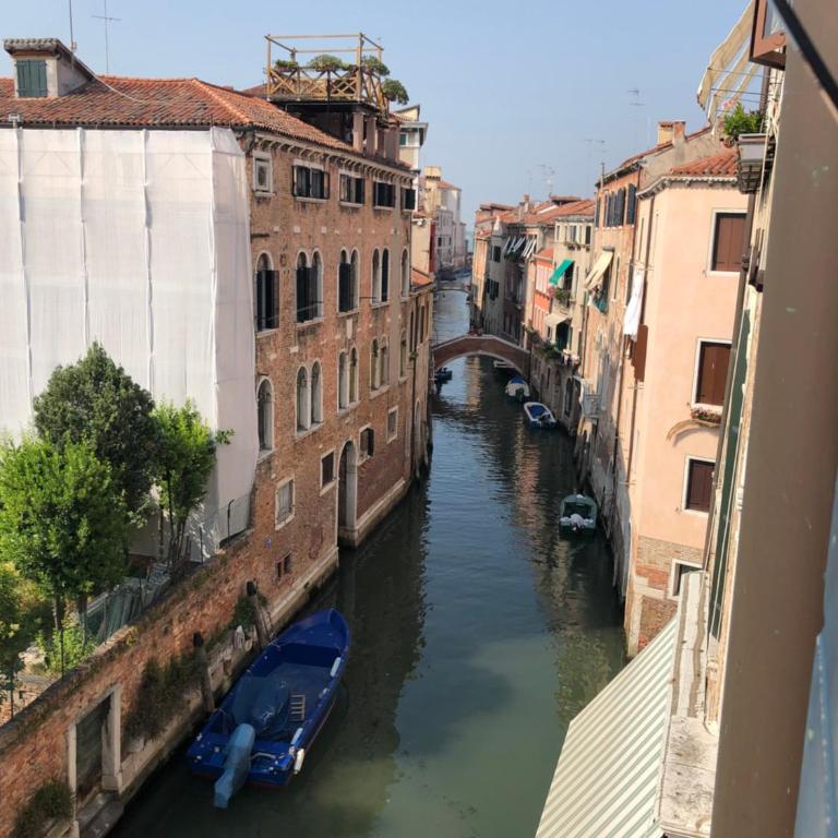 Corte dei Miracoli - Camera Tripla con Vista Canale - 21