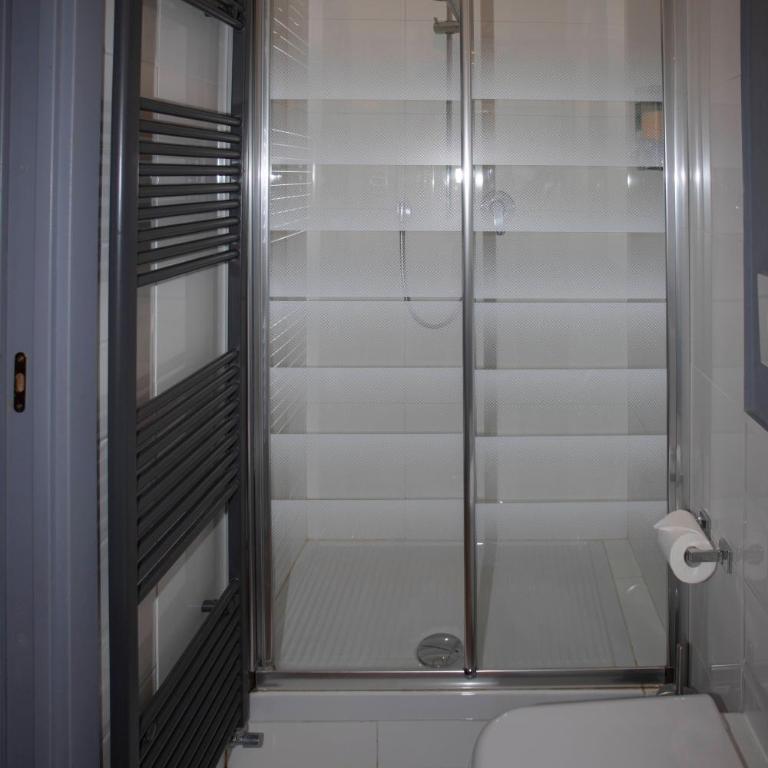 Residenza San Martino - Appartamento con 2 Camere da Letto - via Giovanni Lanza 154 - 17