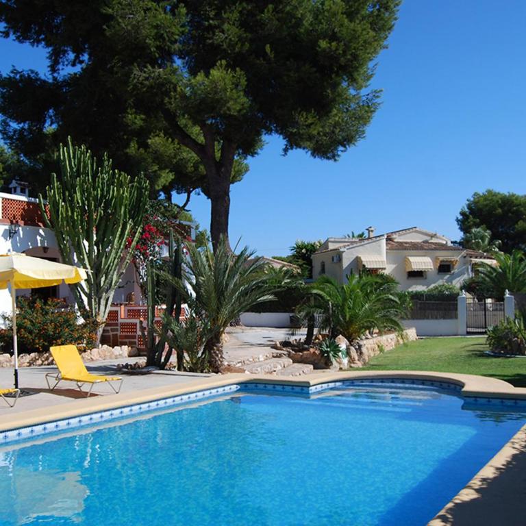 Villa Maria Beach Villa - Three-Bedroom Villa - 2