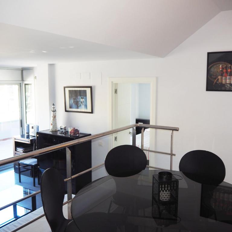 Saromar II Apartament amb dues terrasses per 6 persones a 5 minuts de la Platja Gran - Apartamento con terraza - 5