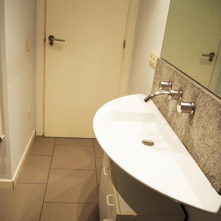 Saromar II Apartament amb dues terrasses per 6 persones a 5 minuts de la Platja Gran - Apartamento con terraza - 35