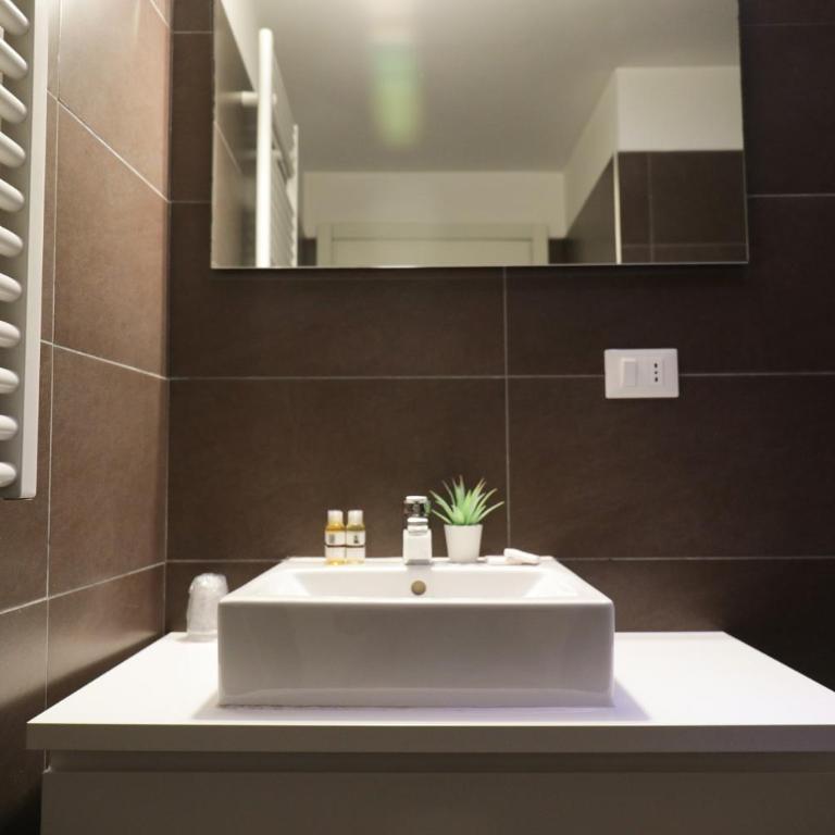 Welc-oM Casa Anna - Appartamento con 2 Camere da Letto - Via Seminario, 6 - 27