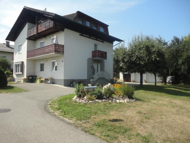 Ferienwohnung Messner-Schauer - Apartment mit 3 Schlafzimmern und Balkon - 89