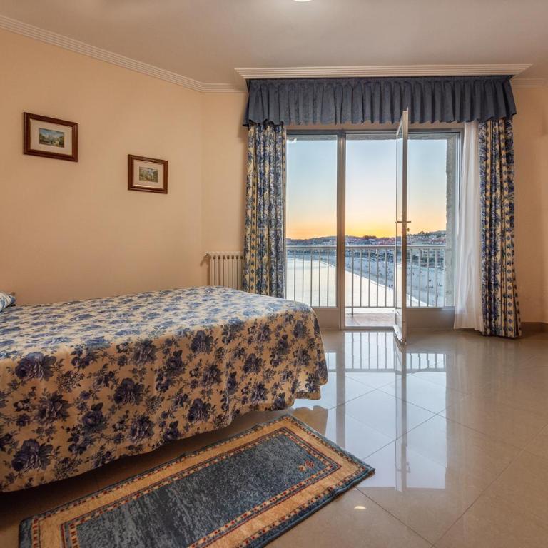 Hotel Minso - Habitación Doble Deluxe con balcón y vistas al mar - 9