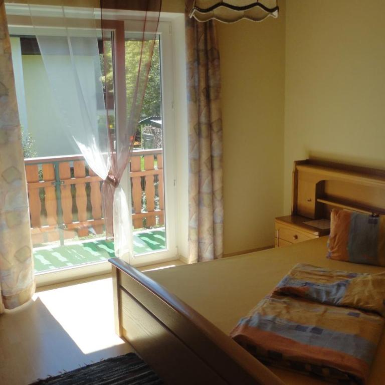 Ferienwohnung Messner-Schauer - Apartment mit 3 Schlafzimmern und Balkon - 88