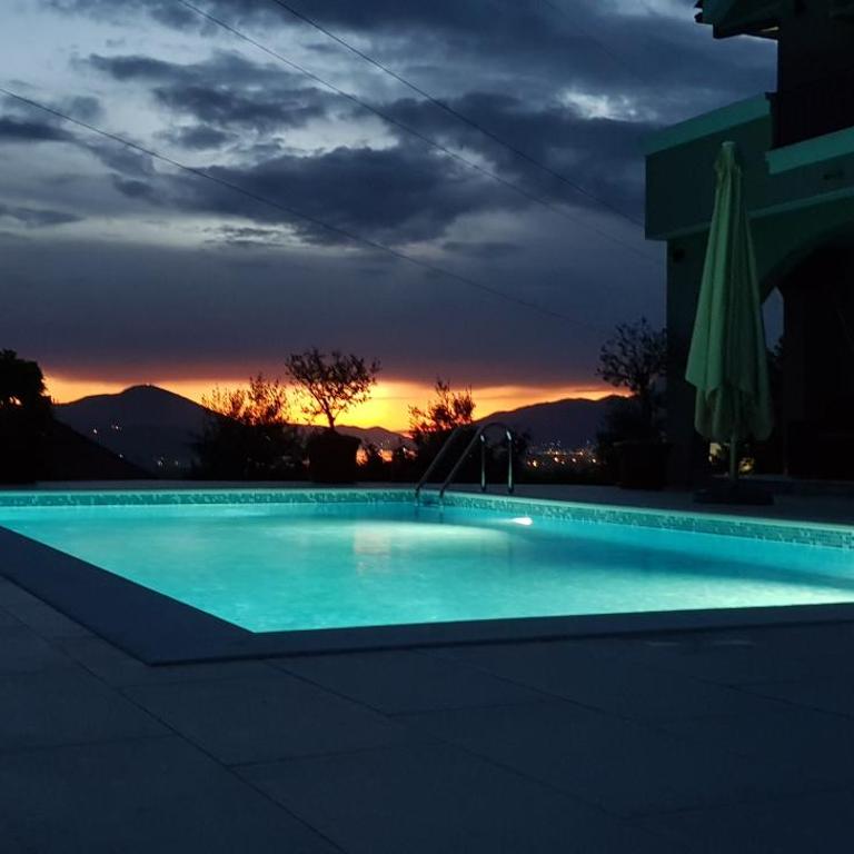 Villa Mina - Three-Bedroom Villa - 6