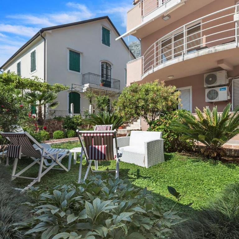 Apartments Marilu - Studio with Garden - 12