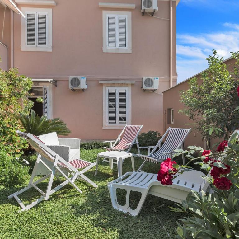 Apartments Marilu - Studio with Garden - 13