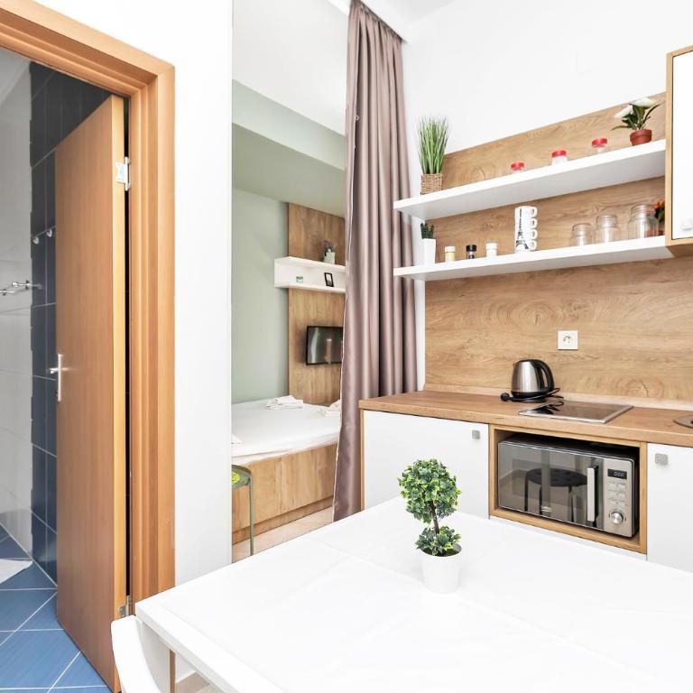 Apartments Marilu - Studio with Garden View - 8
