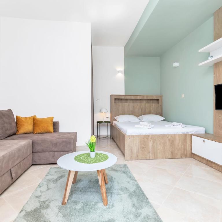 Apartments Marilu - Studio with Garden View - 13