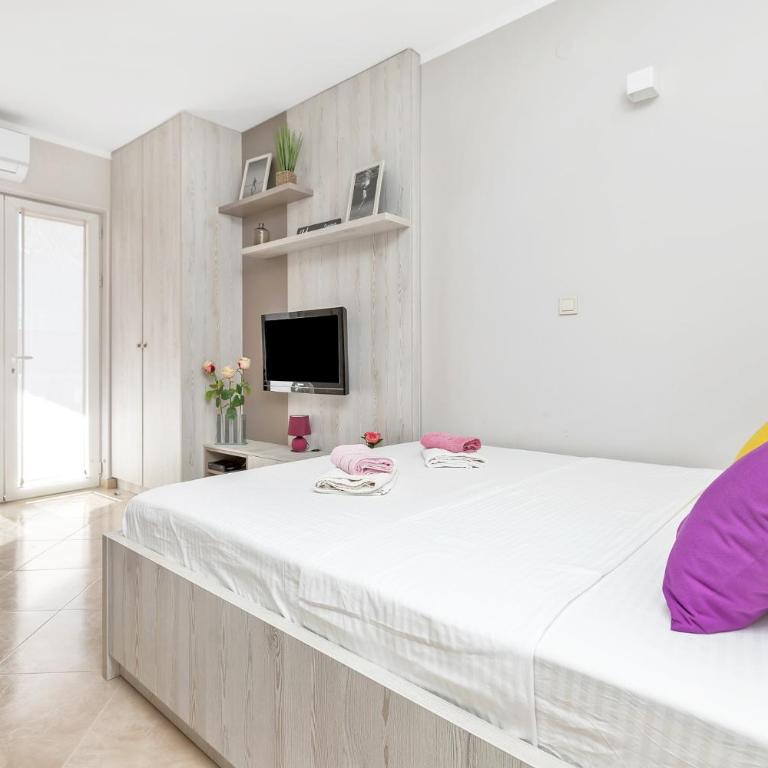 Apartments Marilu - Studio with Garden - 4