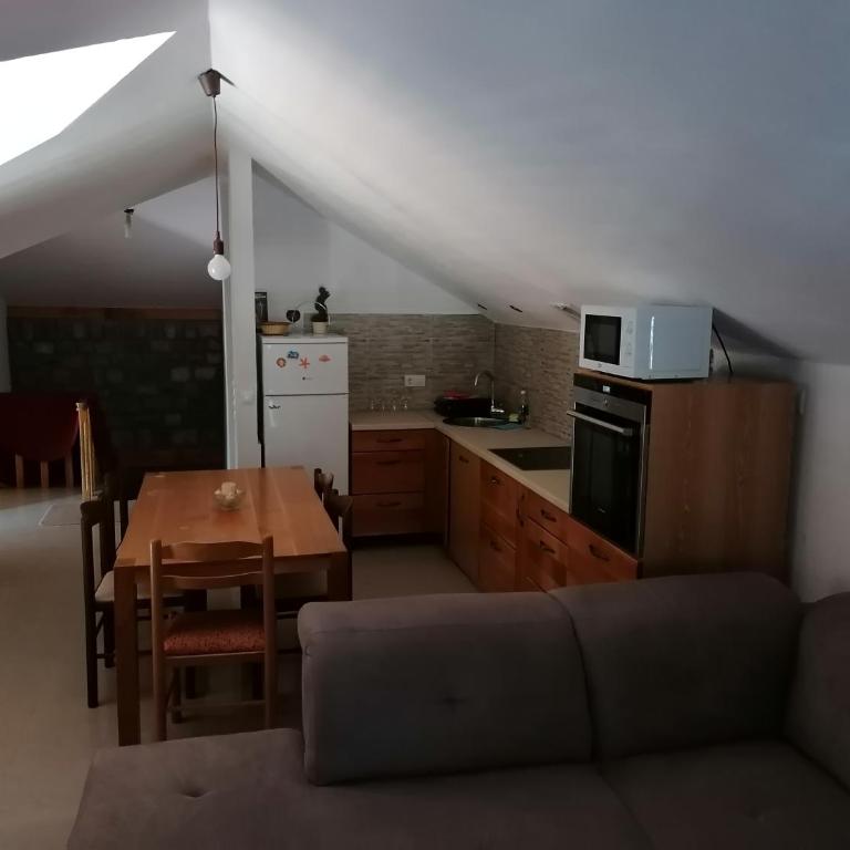 Apartment Aleksandar - Two-Bedroom Apartment - 11