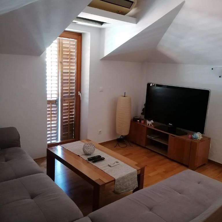 Apartment Aleksandar - Two-Bedroom Apartment - 7