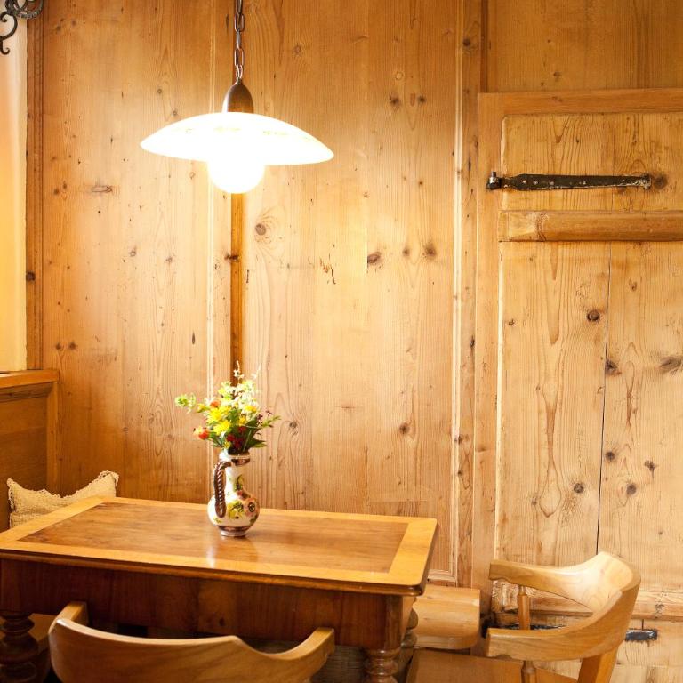 Schloss Saalhof- Schlossflair, Wellnessauszeit, Bauernhofleben, Familienzeit im historischen Apartment zentral zwischen Zell am See und Saalbach-Hinterglemm - Deluxe Studio mit Doppelbett - 8