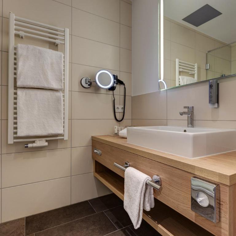 Obermühle 4*S Boutique Resort - Deluxe Zimmer mit Kingsize-Bett - 3