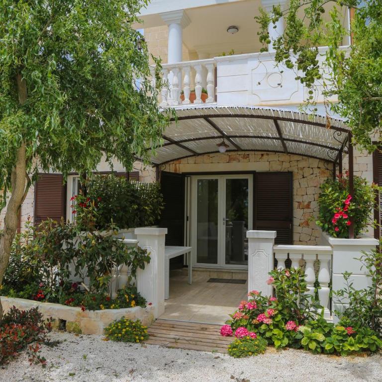 Appartamento Ortensia in Villa Mariella - Villa Deluxe - 2