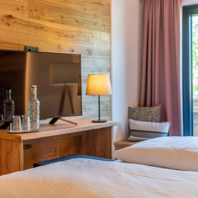 Stadtvilla Schladming Boutiquehotel - Comfort Doppelzimmer mit Balkon und Gartenblick - 1