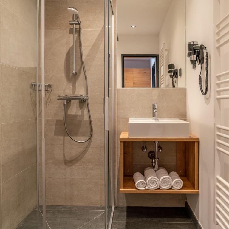 Stadtvilla Schladming Boutiquehotel - Deluxe Doppelzimmer mit Stadtblick - 7