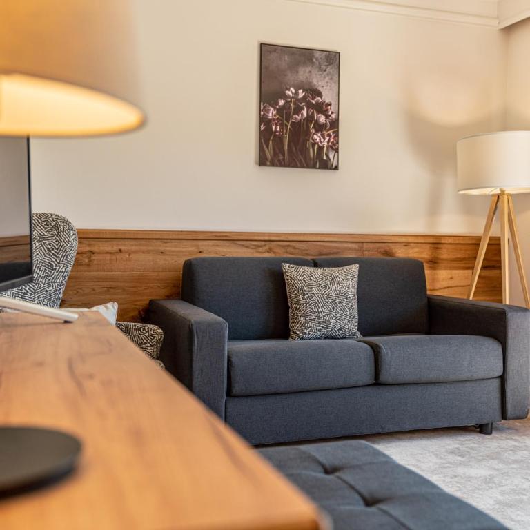 Stadtvilla Schladming Boutiquehotel - Superior Doppelzimmer mit Balkon und Blick auf die Stadt - 4