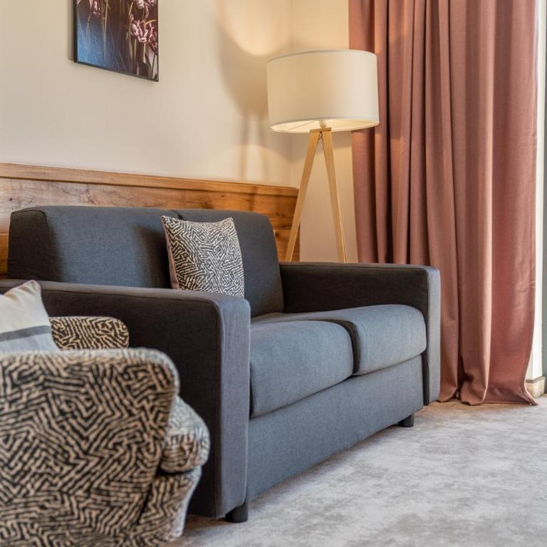 Stadtvilla Schladming Boutiquehotel - Superior Doppelzimmer mit Balkon und Blick auf die Stadt - 14