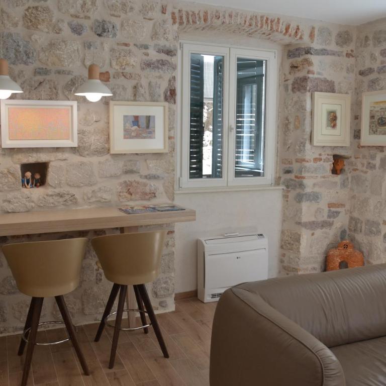 Apartmani Art Karampana - Apartment with Balcony - 2