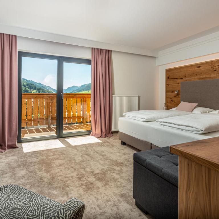 Stadtvilla Schladming Boutiquehotel - Superior Doppelzimmer mit Balkon und Blick auf die Stadt - 11
