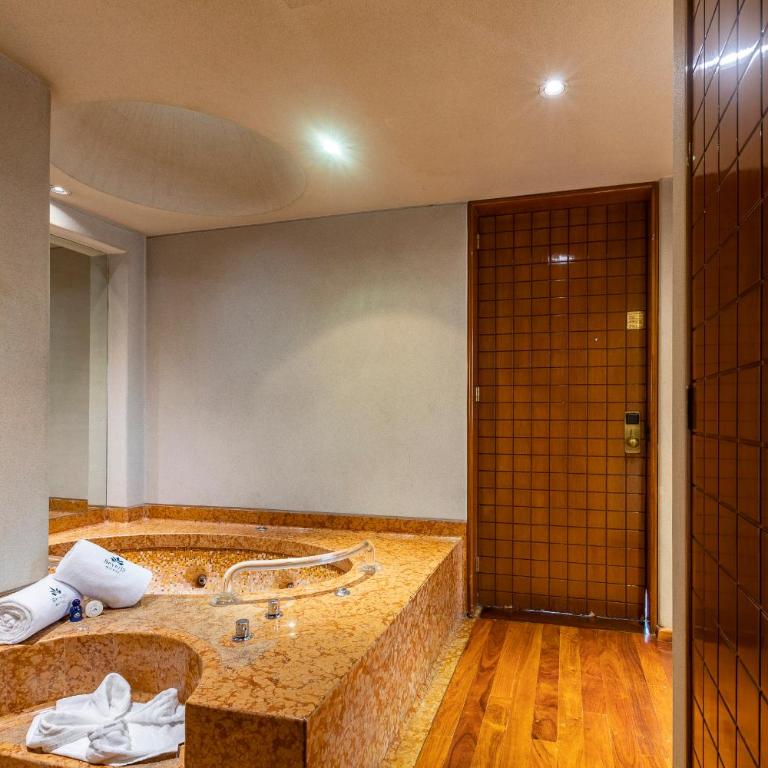 Hotel Beverly - Master Suite - 3