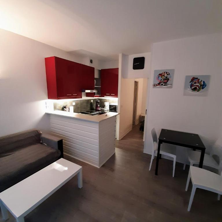 appartement de la place - Appartement - Rez-de-Chaussée - 3