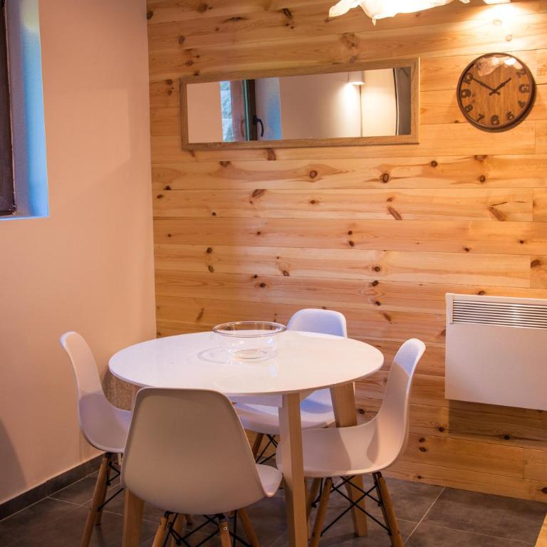 Wood Inn - Two-Bedroom Villa - 18