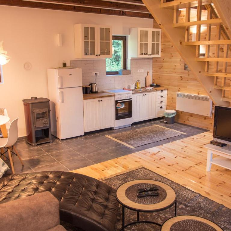 Wood Inn - Two-Bedroom Villa - 4