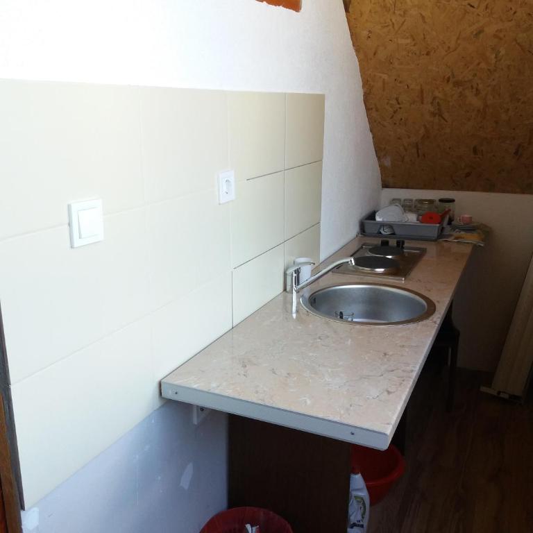 Guest House Vukicevic - Small Twin Room - 13