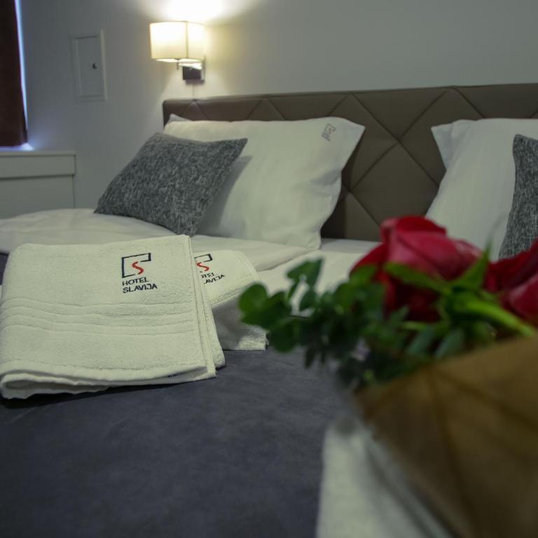 Hotel Slavija Banja Luka - Dvokrevetna Soba sa Bračnim Krevetom - 17