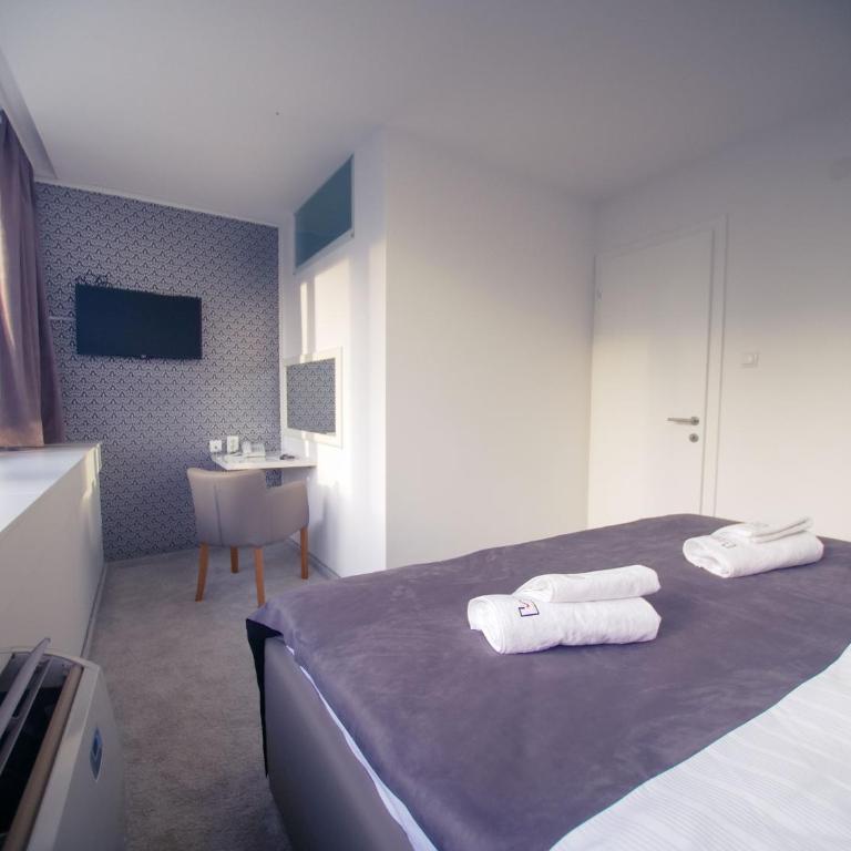 Hotel Slavija Banja Luka - Apartman sa Balkonom - 28