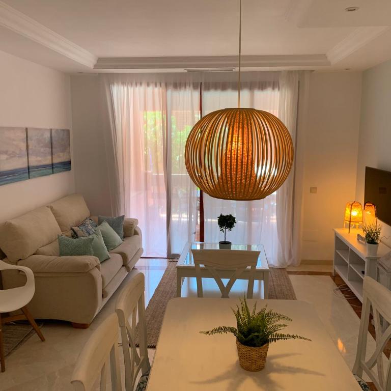 Beachside Apartment in Marbella - Apartamento de 3 dormitorios - 60