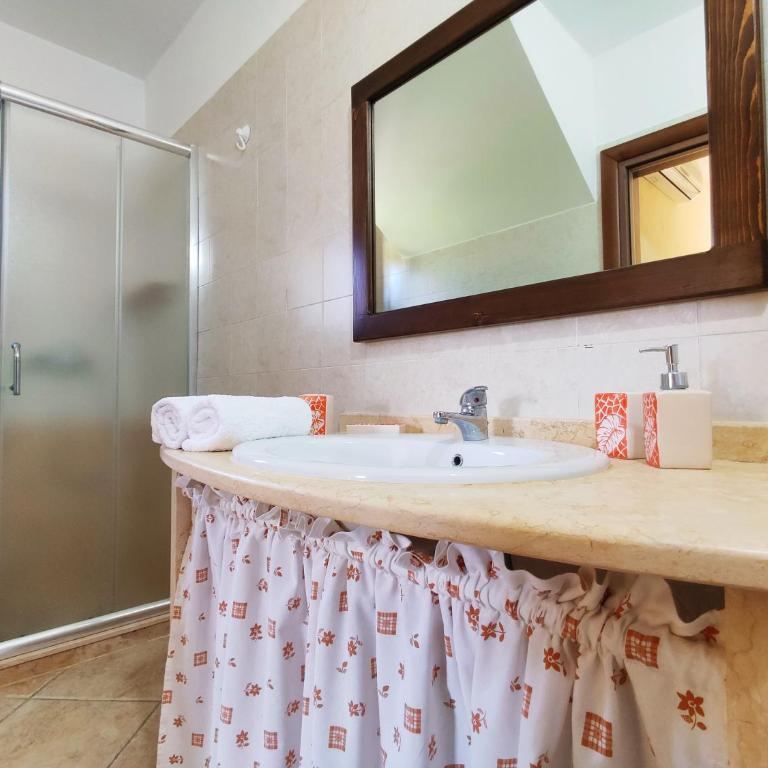 AlliPatuli Apartments - Appartamento con 2 Camere da Letto e Vista Piscina - 8