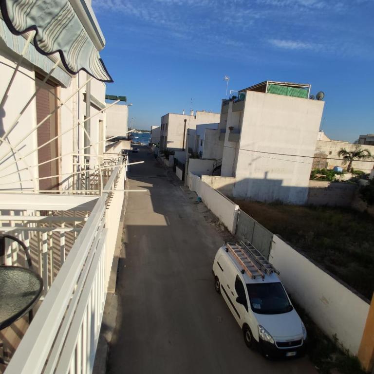 Casa al Mare per Vacanza ZEUS - Camera Matrimoniale con Divano-Letto e Vista Mare - 13