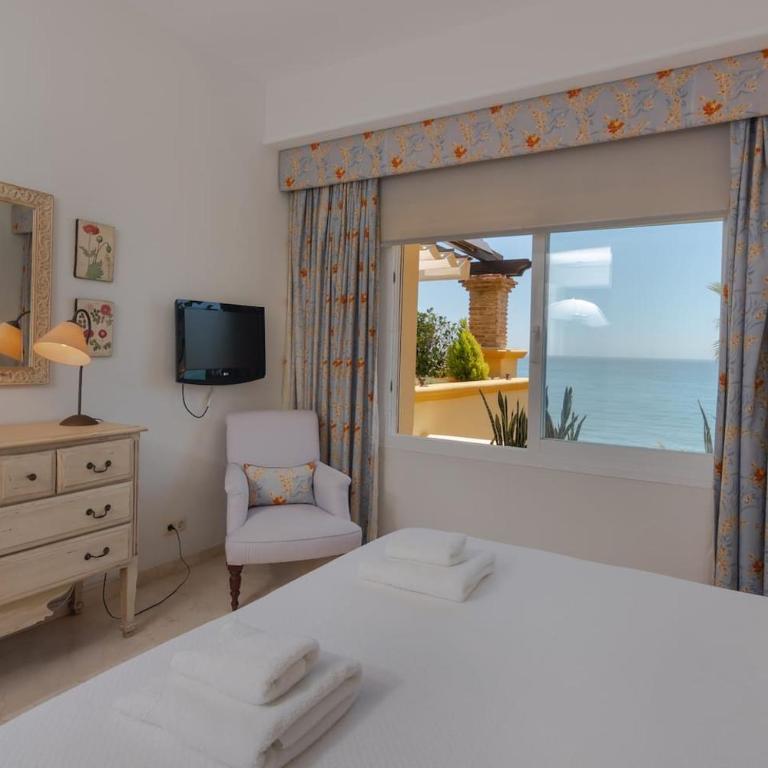 Superb Front Line Location with Heated Pool - Apartamento de 3 dormitorios - 16