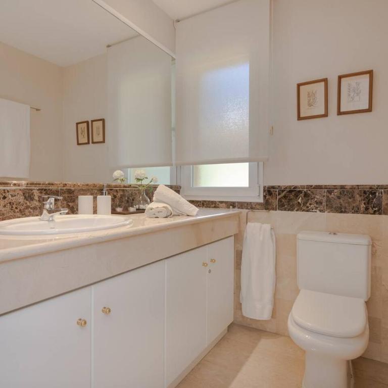 Superb Front Line Location with Heated Pool - Apartamento de 3 dormitorios - 26