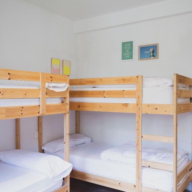 A Room In The City Hostel - Habitación Cuádruple Económica - 3