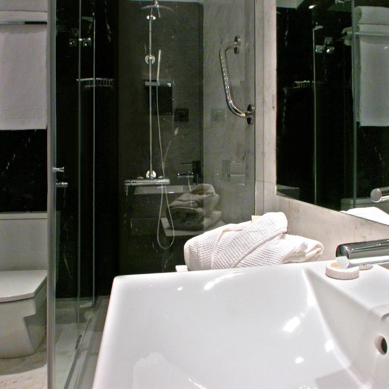 Grupotel Gran Via 678 - Small Double Room - 3