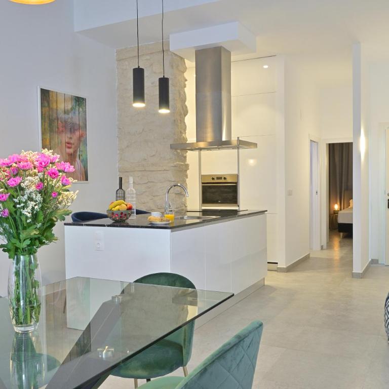 MyFlats Luxury Downtown - Two-Bedroom Apartment - 3
