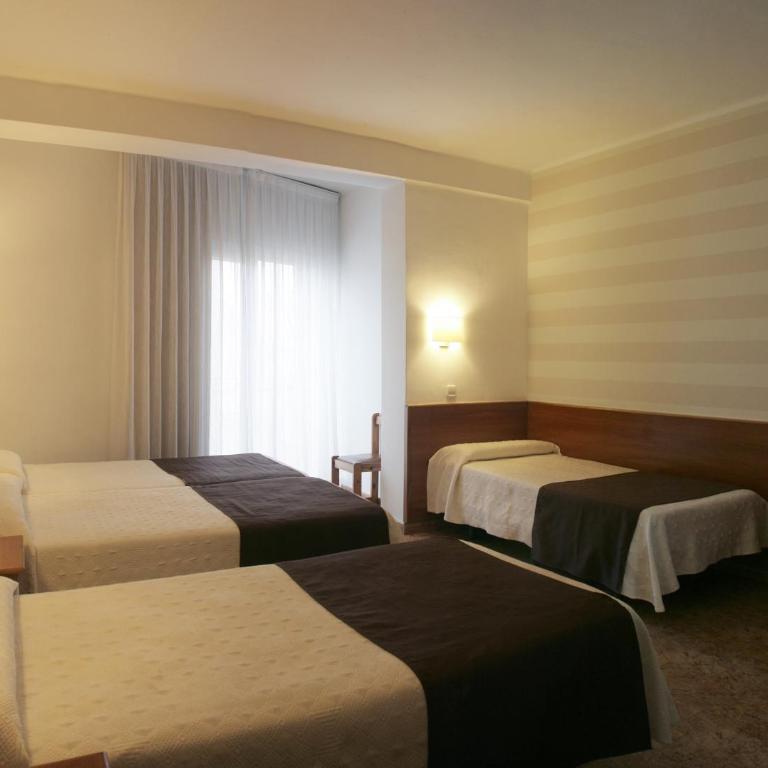 Hotel Costa Brava - Habitación Cuádruple Estándar - 4