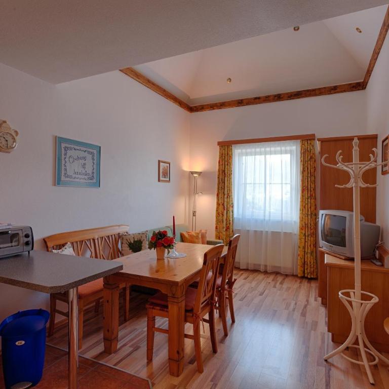 Landhaus Elisabeth - Familienapartment mit Balkon - 4