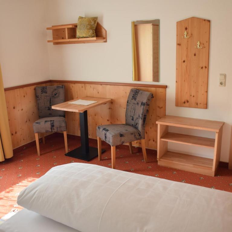 Pension Appartement Ambrosi - Doppelzimmer mit Balkon - 1