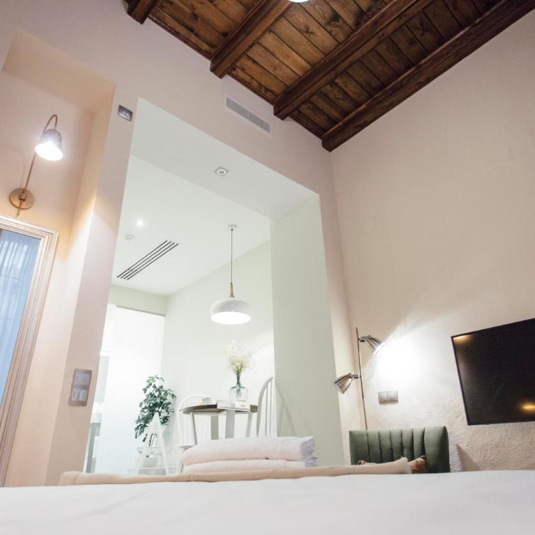 One&Lux Byron Suites - Estudio Deluxe - 3